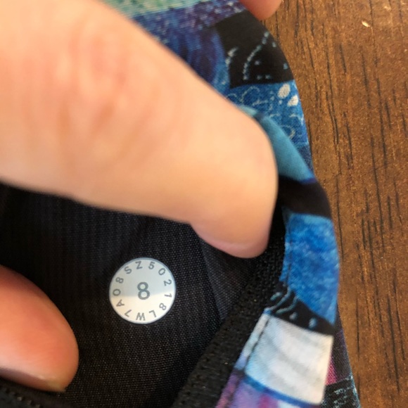 Lululemon size 8 tracker shorts *Seawheeze - Picture 3 of 3